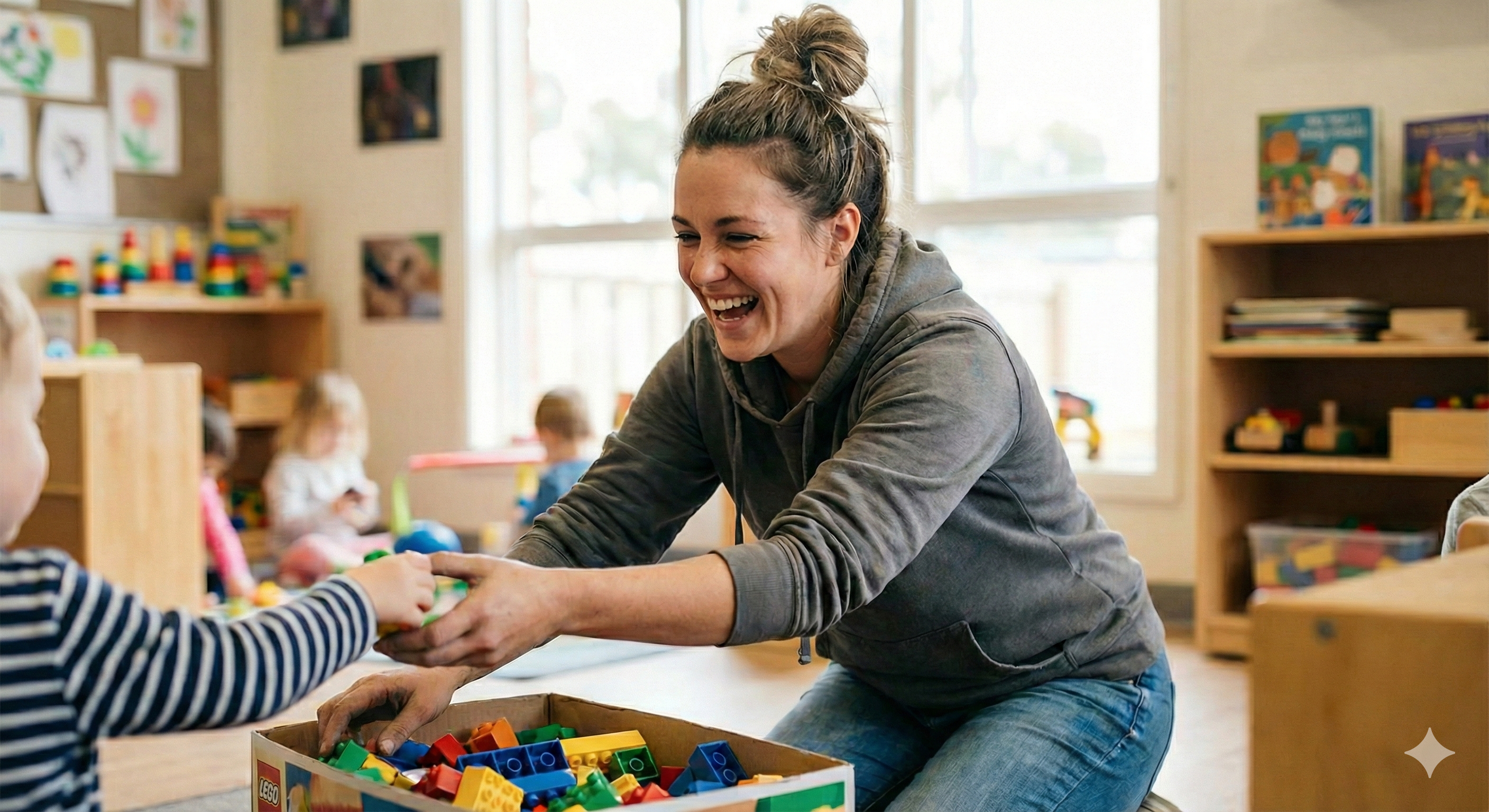 Pädagogische Fachkraft mit Kindern